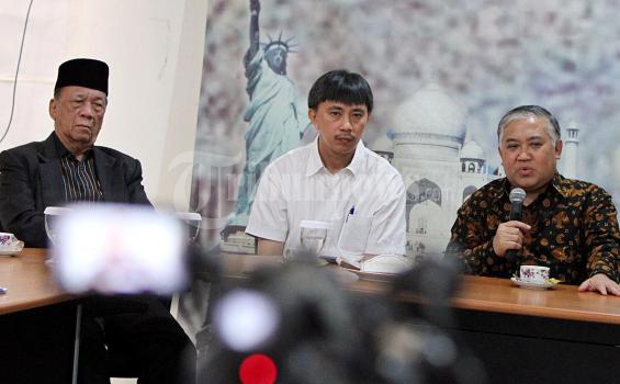 Patrialis Sebut Teroris Diberangus Saja