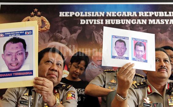 Polisi Buru Otak dan Rekan Hayat