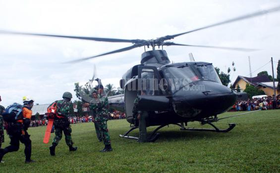 4 Anggota Paskhas Gunakan Tali dan Gergaji untuk Evakuasi