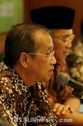 Busyro Muqoddas Jadi Imam di Alun-alun Utara Yogyakarta