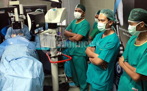 120 Pasien Katarak Dioperasi Gratis di RS Dustira