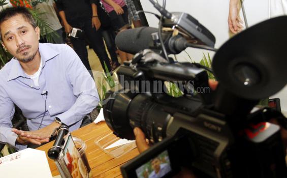 Lukman Sardi Pilih 'Ngopi' di Rumah Sambil Nonton Euro 2012