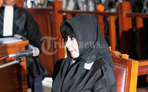 Malinda Dee Menangis Dengarkan Dakwaan Jaksa