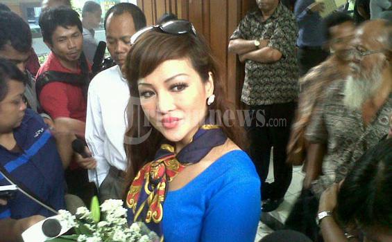 Model Seksi Vivi Buntaran Diusir Hakim Sidang Malinda Dee