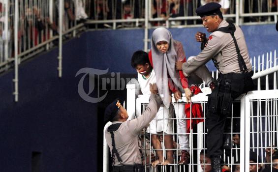Satu Korban Laga Indonesia Vs Malaysia Masih Dirawat