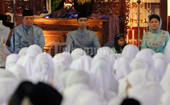 SBY Bagi Bingkisan, Ani Yudhoyono Jualan Dawet