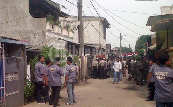 Polisi Bantu Pembuatan SIM 260 Warga Kampung Ambon