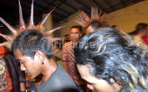 Septa Babak Belur Dikeroyok Anak Punk