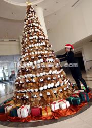 Mikie Holiday Buat Pohon Natal Tertinggi di Sumut