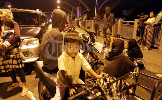Warga Aceh Besar Berhamburan ke luar Rumah