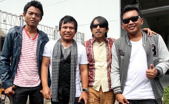Wali dan Setia Band Besok Goyang Malang