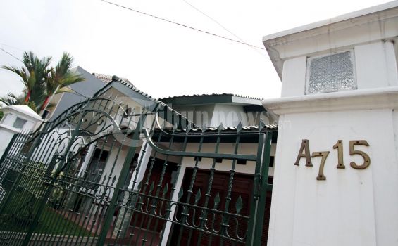 Dhana Sering Bagi-bagi Sumbangan dan THR