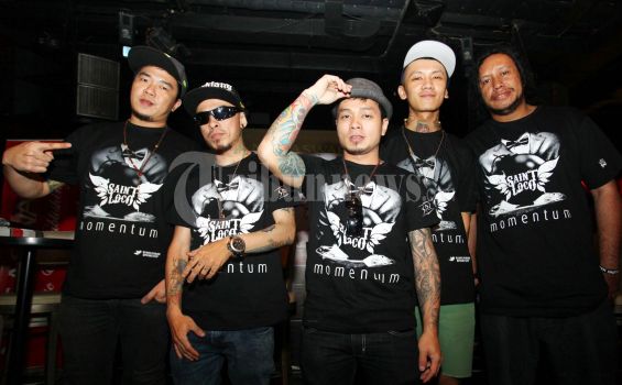 Pelaku Penyiram Cairan Kimia Menepuk Bahu Kanan Vokalis Saint Loco