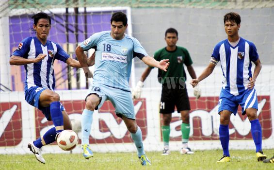 Persebaya Rebut Kapten Persegres Ambrizal