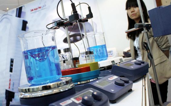 Kontraktor Bawa Kabur Dana Peralatan Laboratorium