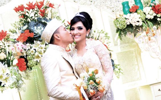 Ungu Tua di Resepsi Anang-Ashanty Hadirkan Kesan Elegan