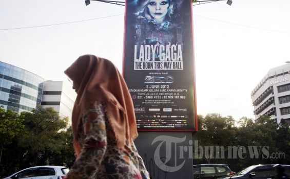 Meski Berpakaian Sopan, FPI Tetap Tolak Lady Gaga