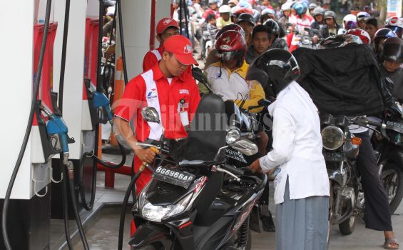 Harga BBM Subsidi Batal Naik, Masyarakat Rugi