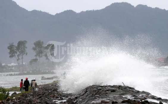 Peringatan Dini Gelombang Tinggi Senin 1 Februari 2021: Waspada 7 Perairan Capai 6 Meter