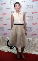Sigi Wimala Bergaya Elegan Old Hollywood
