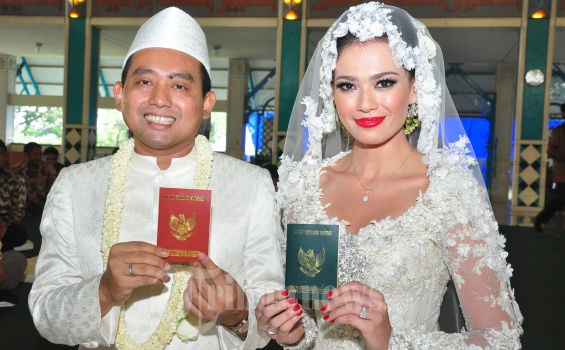 Sibuk, Catherine Wilson dan Arofat Tunda Bulan Madu