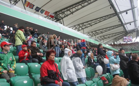 Polska Putih-Merah, Nyanyian Suporter Polandia