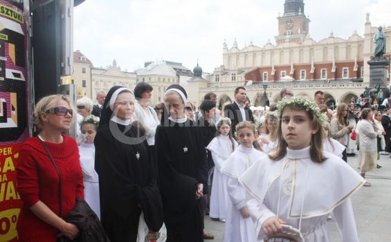 Mengintip Prosesi Sakral Corpus Christi di Polandia