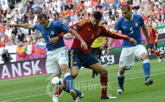 Menit 64, Italia vs Spanyol 1-1 : Fabregas Samakan Skor