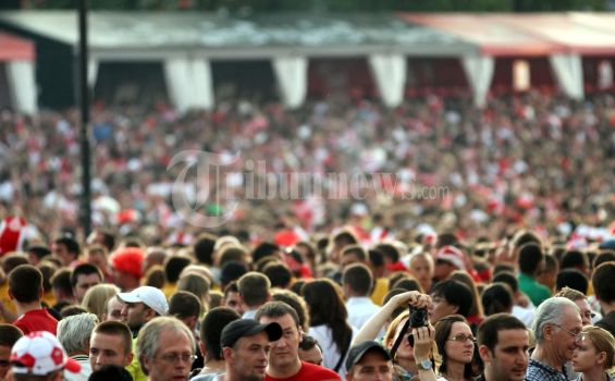 Pernik Euro 2012: Alkohol di Tiap Sudut Warsawa