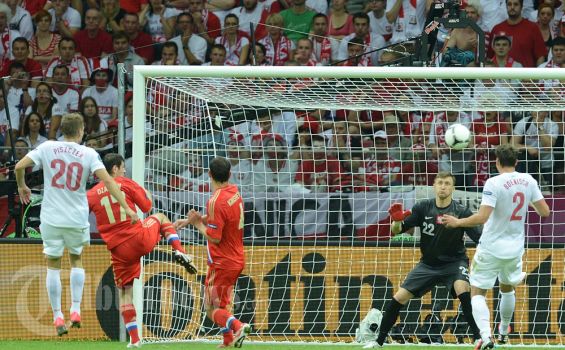 Cech Lewati rekor Buruk Edwin van der Saar