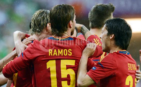 Spanyol vs Irlandia: David Silva Gandakan Skor