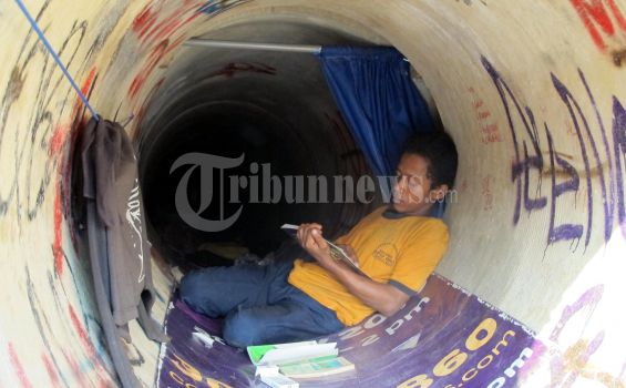 Curhat Manusia Gorong-gorong: Rindu Ibu di Kampung
