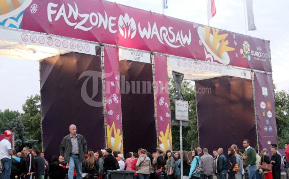 Polisi Razia Buronan Pengacau Euro 2012 Saat Acara Nobar