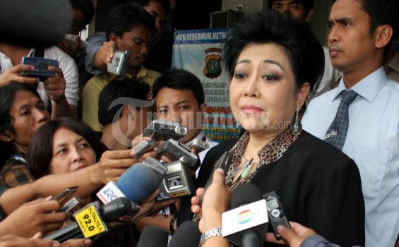 Aksi Demo Temani Kedatangan Hartati Murdaya ke KPK
