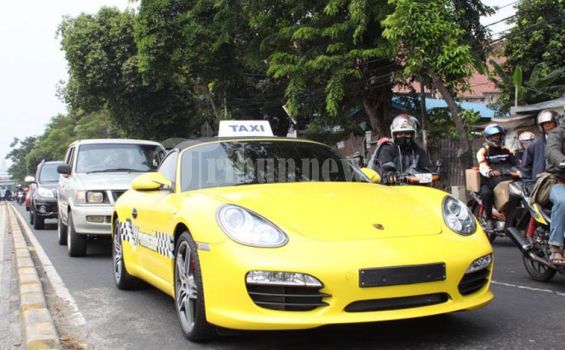 Ferrari dan Porsche Jadi Taksi, Ahok: Keren Dong