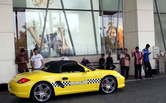 Mau Naik Ferrari dan Porsche Gratis? Ke JCC Aja