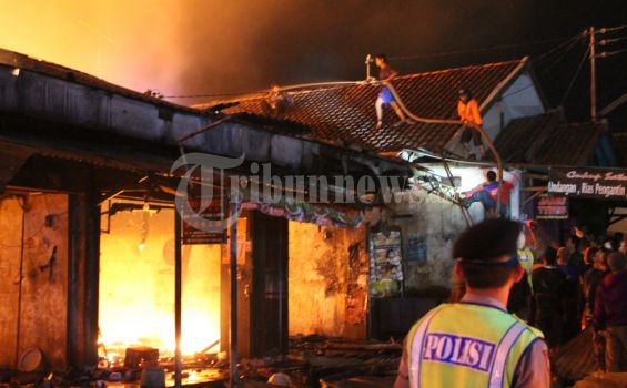 1500 Stan di Pasar Turi lama Ludes Terbakar