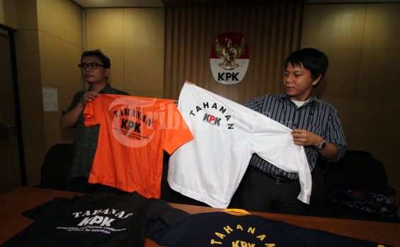 Penampilan Para Tersangka Kenakan Baju Tahanan KPK