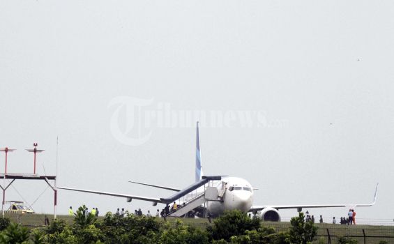 Pesawat Tergelincir, Bandara dalam Kondisi Hujan
