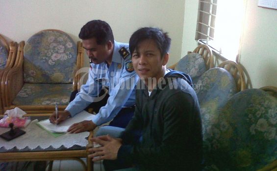 Ariel Gemetaran Saat Keluar Rutan Kebonwaru Bandung
