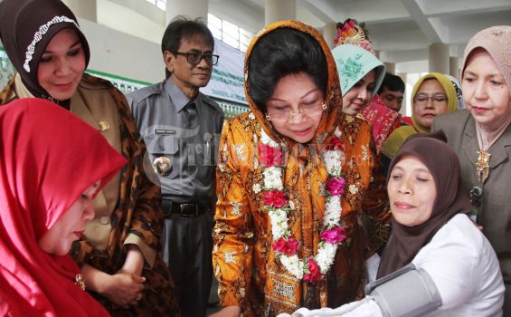 Menkes Tak Bisa Jawab Pertanyaan Tentang Rokok