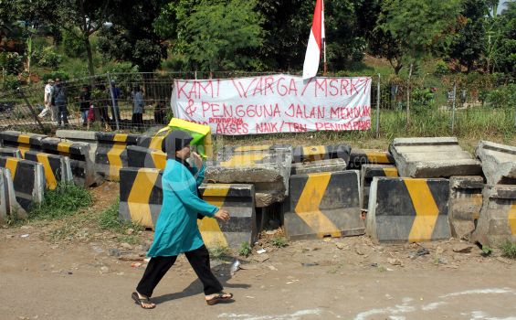 Sanin Hidupi Empat Anaknya dari Mengojek di Tol Jatibening