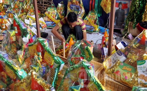 PNS Harus Kembalikan Parsel atau Lapor ke KPK