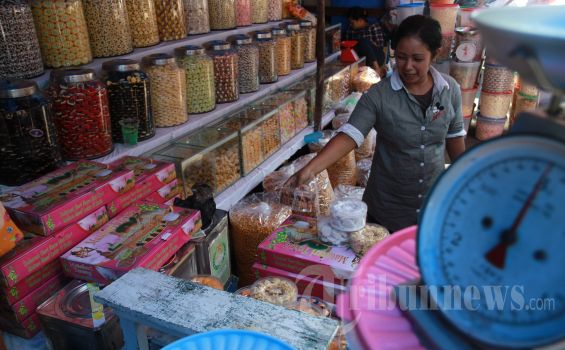 Tradisi Berbagi Kue Lebaran Mulai Luntur