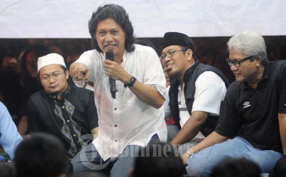 Cak Nun Sebut Indonesia Terserang