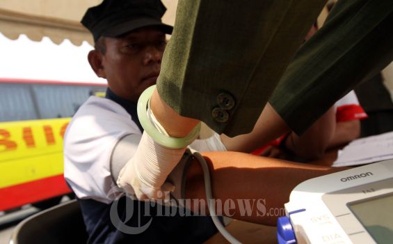 100 Sopir Bus di Terminal Pulogadung Jalani Tes Urine
