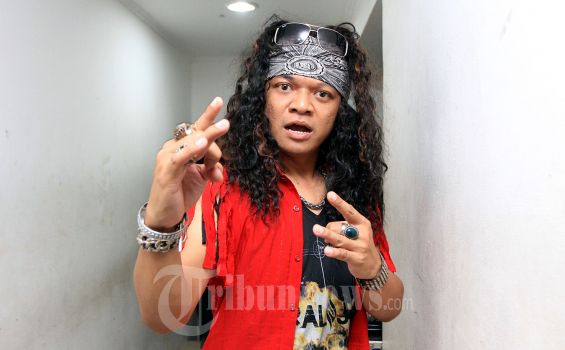 Wajah Lucu Candil Membuat Iman J-Rocks Selalu Tertawa