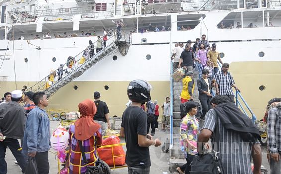 Penumpang Kapal Pelni Naik 30 Persen