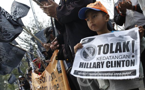 Hillary dan Marty Kupas Sejumlah Masalah