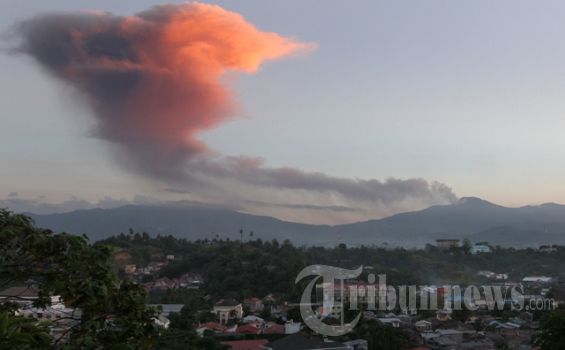 Lokon Meletus di Malam Natal